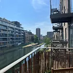 Modern Cozy 1 Bedroom London Apartment