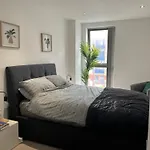Modern Cozy 1 Bedroom London Apartment
